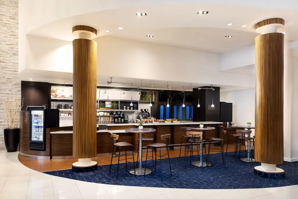 cy-aiycy-breakfast-area-2-18871-69219_Classic-Hor